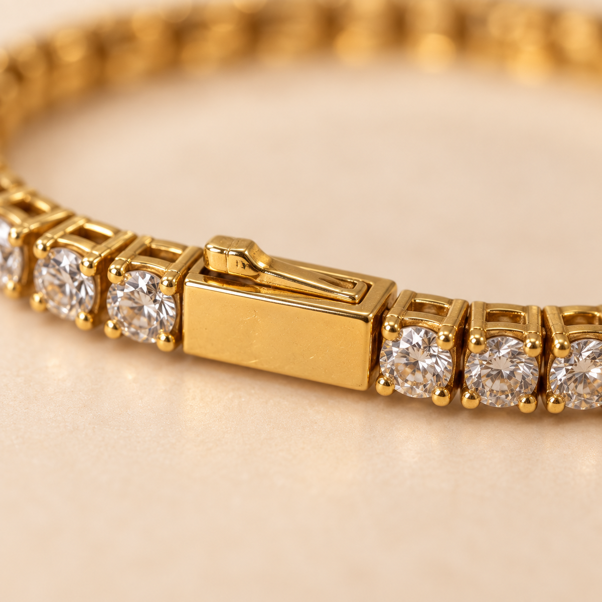 close up box clasp