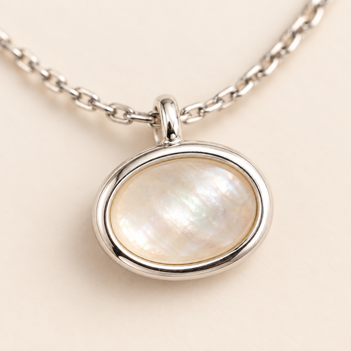 close up oval bezel